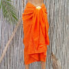 Batik Pareo met Gesp Walking in the Sun
